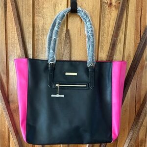 Juicy Couture New with plastic wrap around hardware and straps. 🩷🖤🩷🖤
